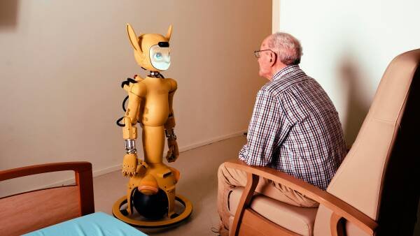 Robots in Australian Aged Care: Experts Concerned