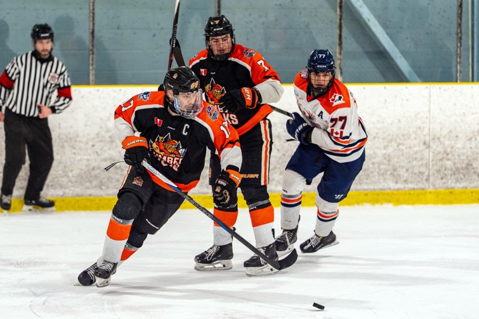 Lumberjacks Edge Out Thunderbirds in Tight Hockey Match