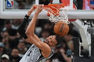 Spurs Beat Rockets: Wembanyama and Fox Lead San Antonio to Victory
