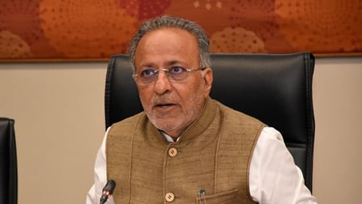 Gujarat Minister Urges Universities to Focus on Research and Innovation