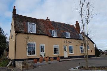 Cozy Pub Alert: The Boot in Freston Named Among UK's Best
