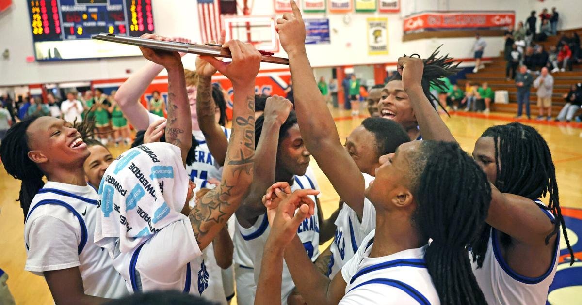 MacArthur Basketball's Robertson Backcourt Reunites for Success