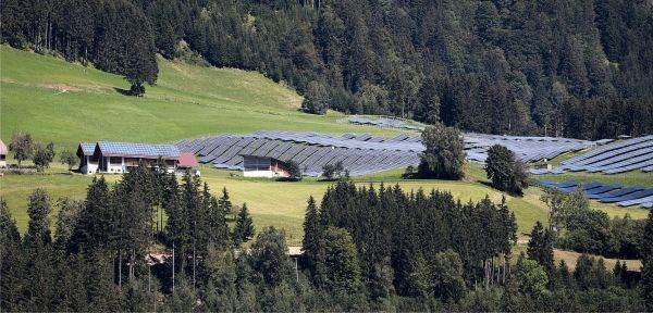 Romania's Renewable Energy Production Lagging Behind: ECA Report Highlights Zero Megawatts