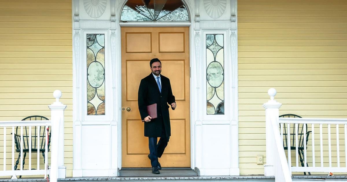 NYPD Officers Honored for Stopping Terror Threat at Gracie Mansion