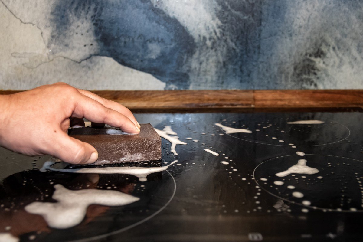 Landlord Asks Tenants to Replace Oven After Move-Out: Fair Wear and Tear?