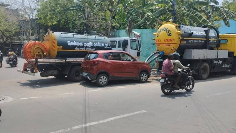 Illegal Parking Chennai: Mandaveli Pumping Station Visibility Issues
