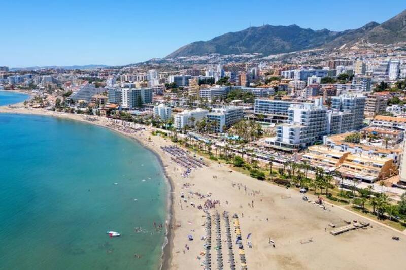 Spain Travel Warning: Virus Outbreak in Popular Resort Area - What You Need to Know