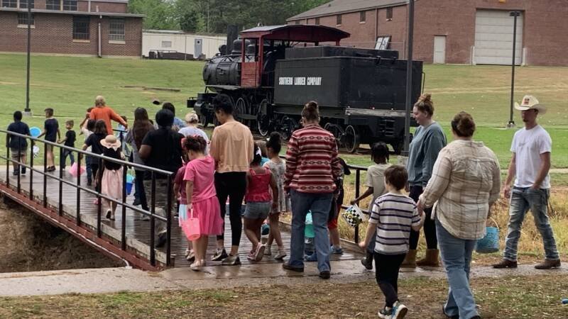Warren Easter Egg Hunt Beats Rain, Shows Community Spirit | Local News