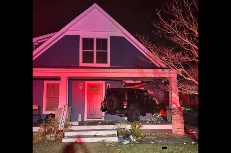 NJ School Board Member Resigns After Crashing Jeep into Neighbor's House