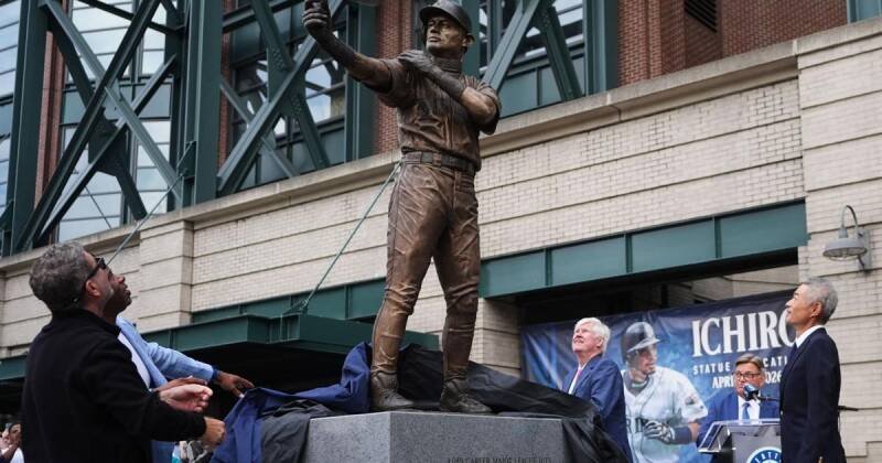 Ichiro Statue Unveiling Mishap: Bat Breaks During Ceremony - What it Means