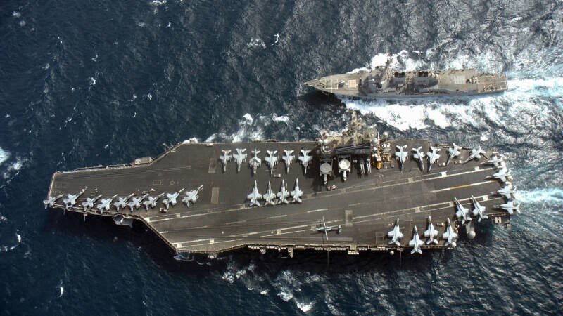 How Many Marines and Sailors Live on a US Aircraft Carrier?