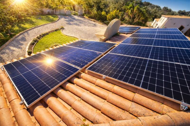 Solar Energy and Backup Systems: A Guide to Energy Independence