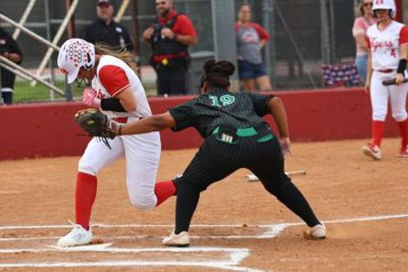 Belton Lady Tigers Dominate Killeen Ellison: Analyzing the Blowout Win