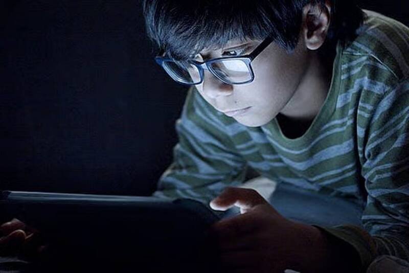 Screen Time and Kids: How Devices Affect Focus and Sleep (Expert Analysis)