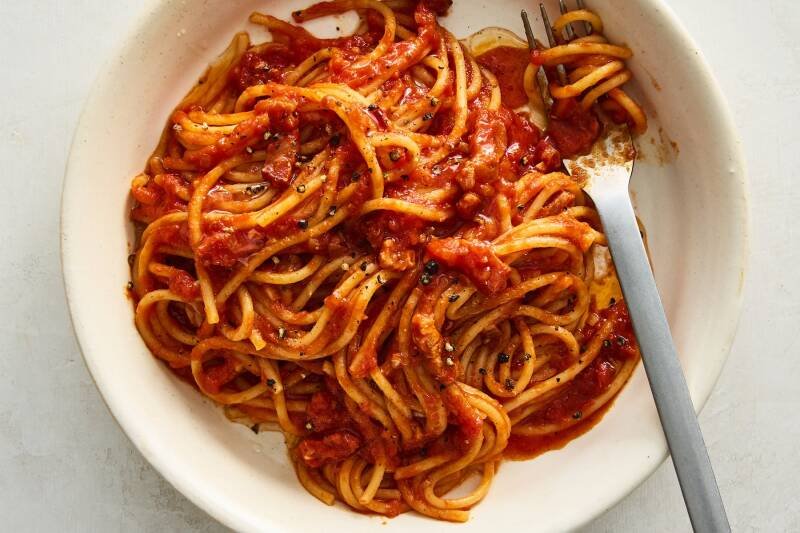 Tomato-Braised Bacon Pasta Recipe: Easy Comfort Food