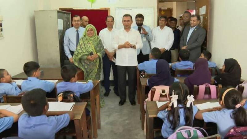 PM Modi Urges Officials to be People's Servants: Analysis & Future Impact